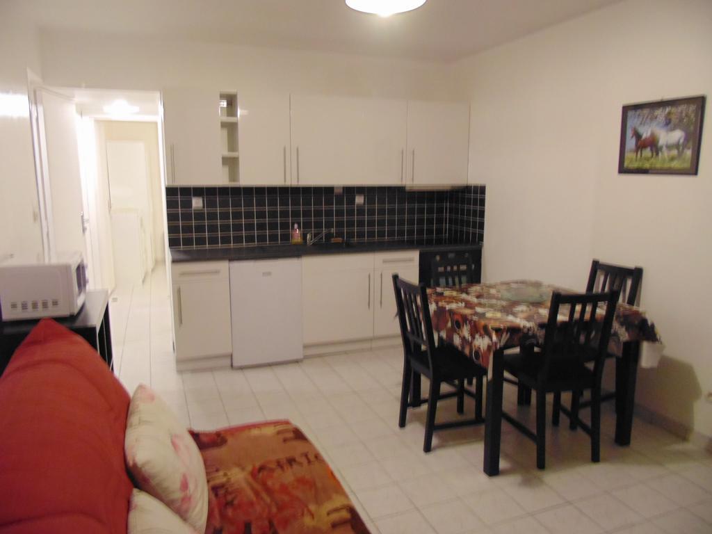 Gites De Mer Port-en-Bessin-Huppain Room photo