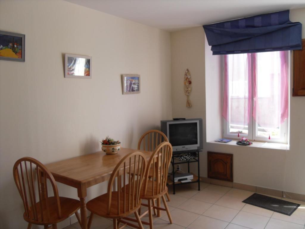Gites De Mer Port-en-Bessin-Huppain Room photo